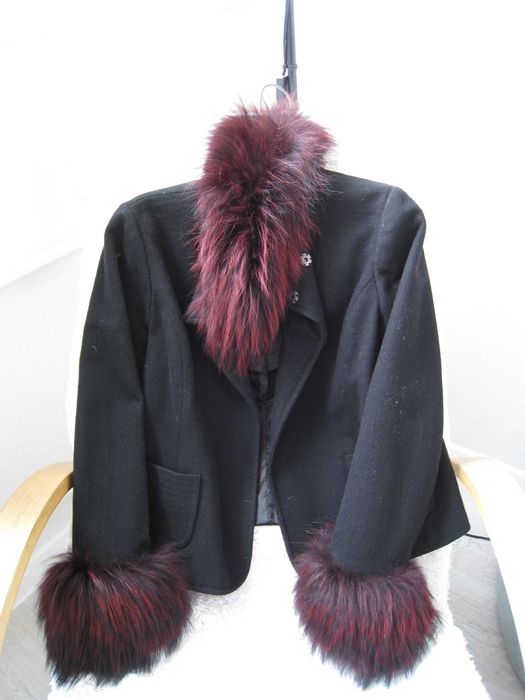 Жакет жіночий в ідеальному стані, виробництво - Італія.