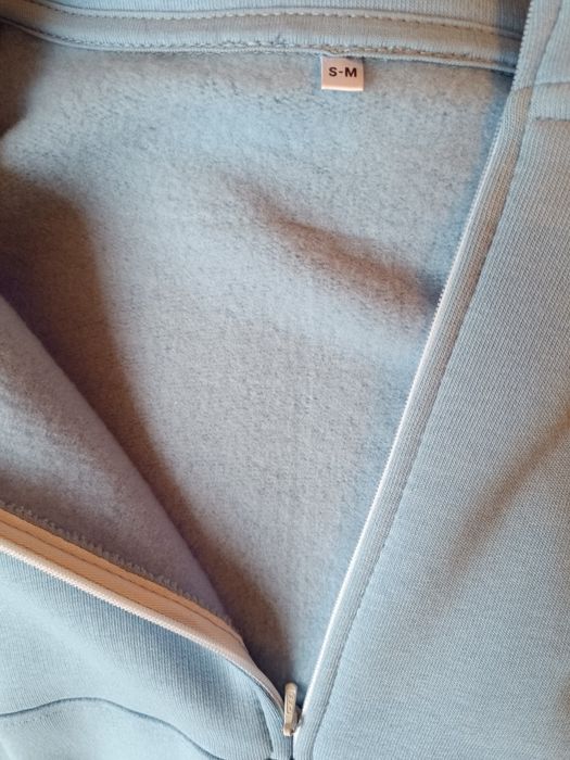 Жіночий спортивний костюм