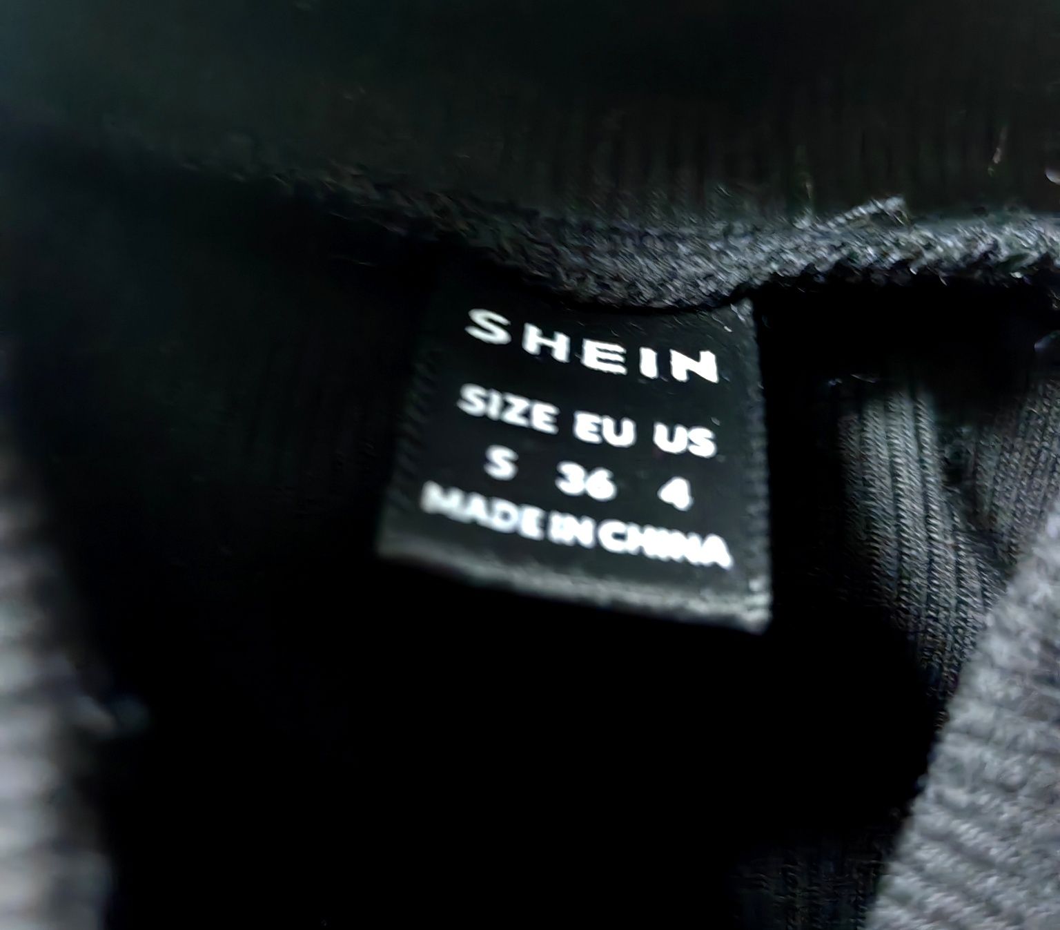 Czarny prążkowany top halter Shein S klasyczny casual półgolf bluzka k