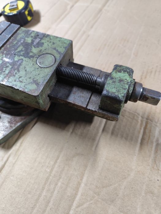 Продам тіски лещята