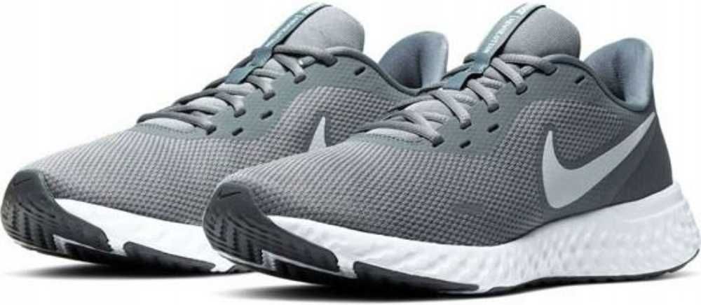 Buty męskie sportowe Nike Revolution 5: różne rozmiary