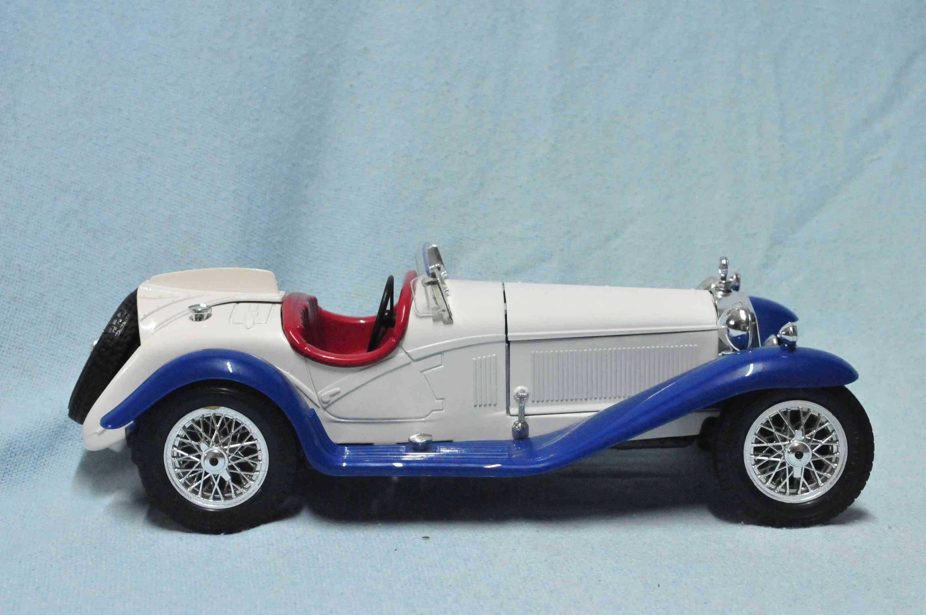 Burago - Alfa Romeo 2300 Spider