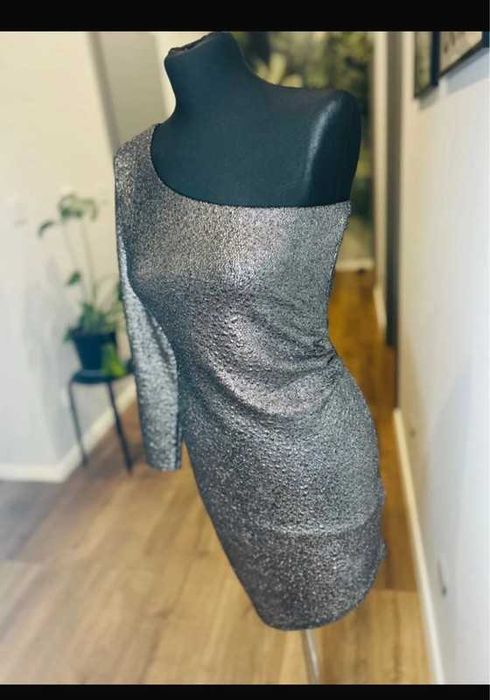 sukienka srebrna L 40 błyszcząca połyskująca jedno ramię wesele