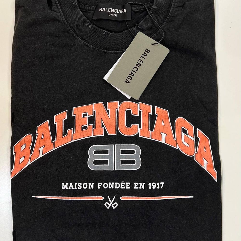 Футболка balenciaga