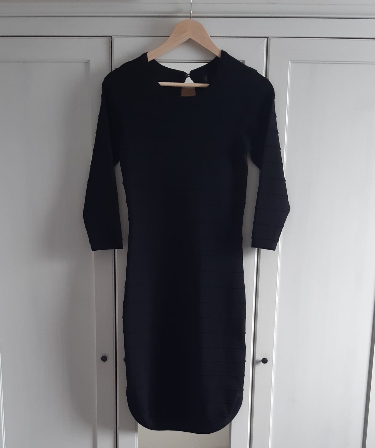 Elegancka intensywnie czarna sukienka, 65%wiskoza, YAS, rozmiar S / 36