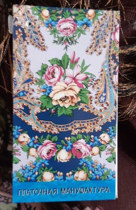 Платочная мануфактура платок коричневый в цветы с бахромой