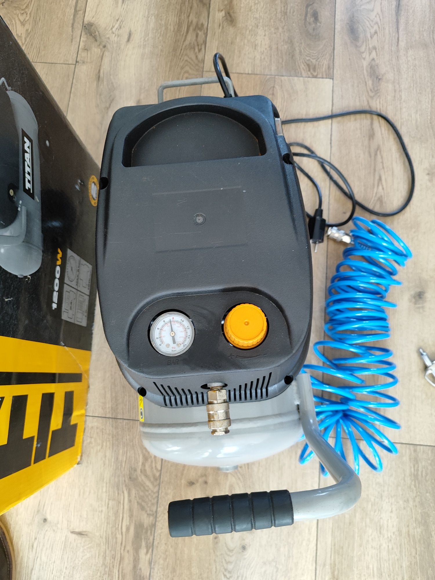 Kompresor bezolejowy Titan 24l/8bar, rok 2024
