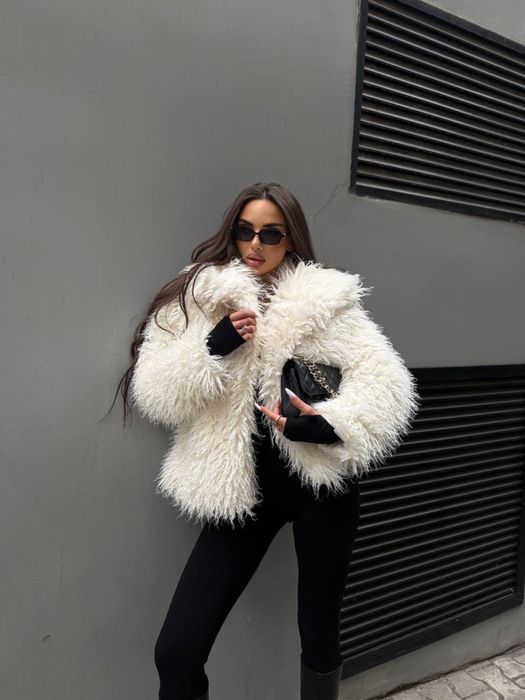 Жіноча шуба ZARA обемне хутро зара зимна