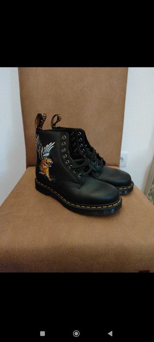 Dr. Martens Novas