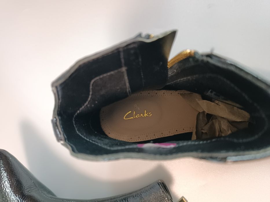 Шкіряні лакові ботінки Clarks