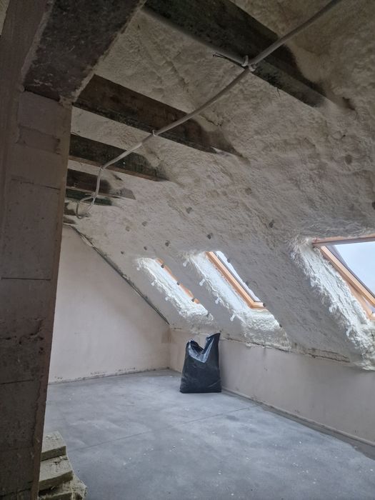 Ocieplenie pianą Pur, izolacja poddasza pianą Pur, ocieplenie strychu