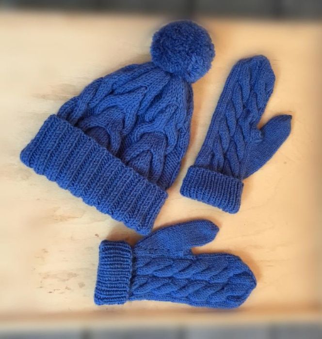Теплий в'язаний синій комплект шапка і рукавиці рукавиці handmade
