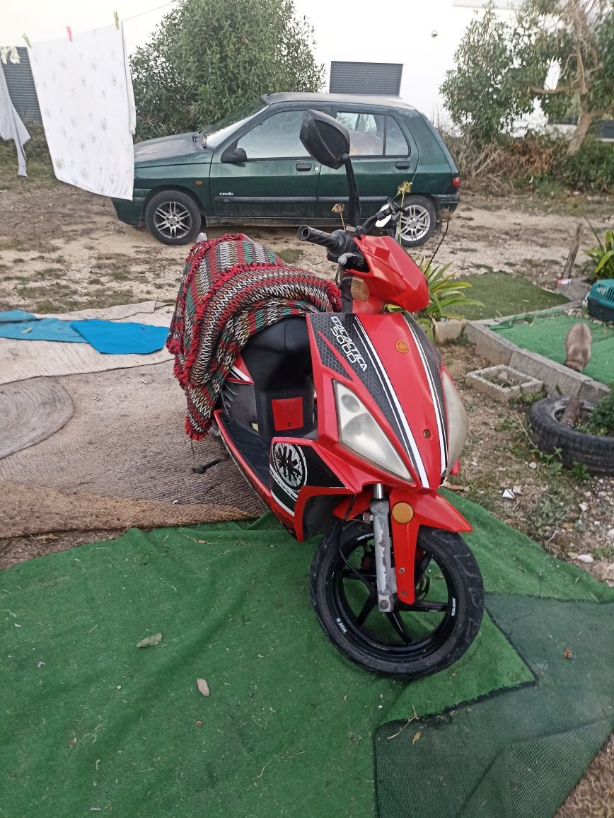Scooter 50cc com documentos e a trabalhar bem