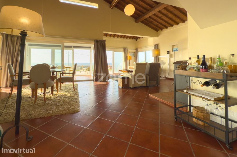 Moradia com Vista Mar Deslumbrante e com garagem nos Mosteiros.