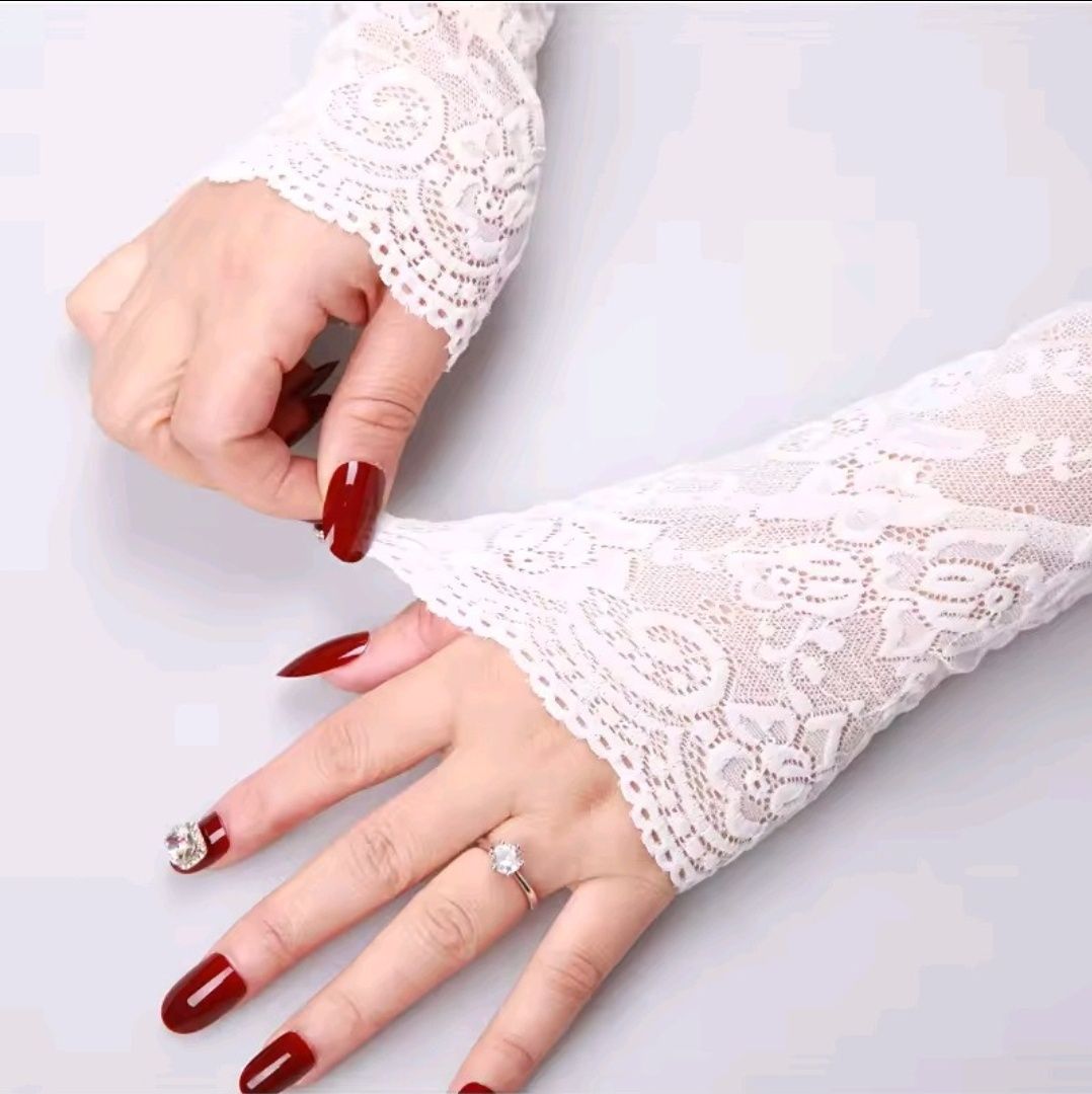 Eleganckie, białe, koronkowe rękawiczki damskie