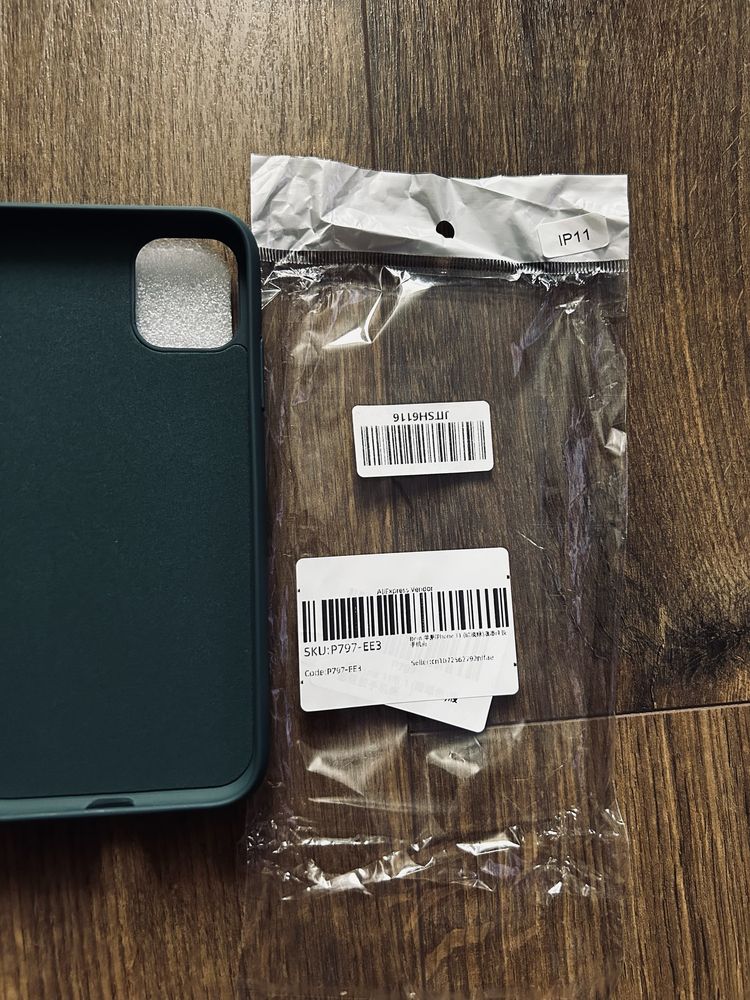 Продам чехол Iphone 11 новый в упаковке зеленый