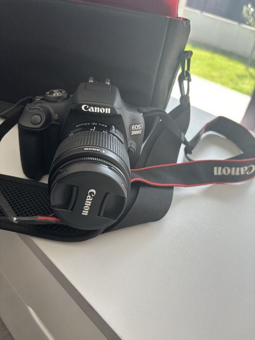 Canon EOS 2000D com acessório