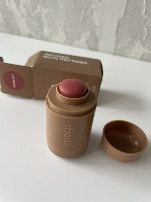 Румяна Rhode в наявності