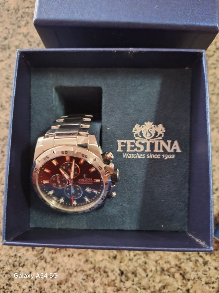 Relogio festina em metal