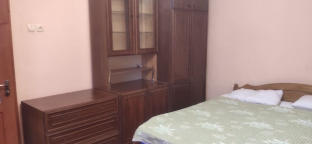 2 кімнати, двір на 2 авто, 2 конвектори.