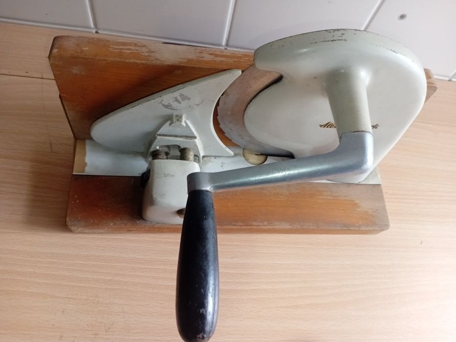 Máquina de fatiar pão,  antiga