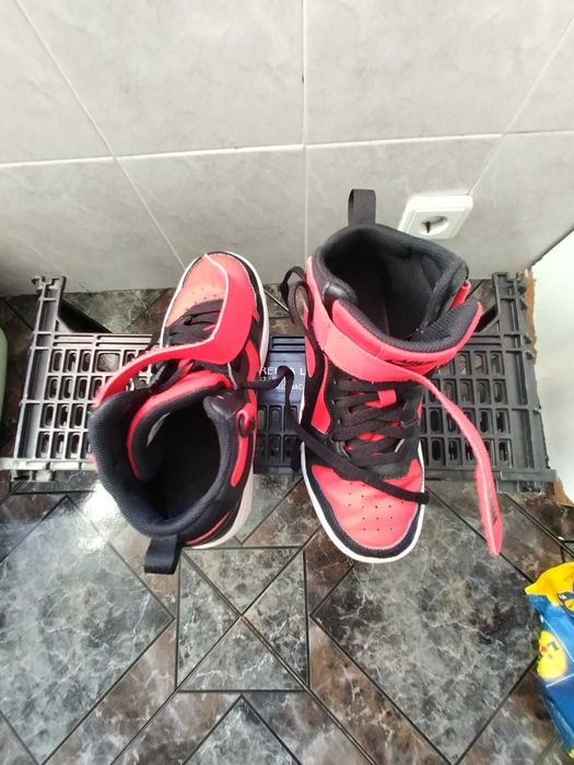 ATENÇÃO ténis bota pouco usados