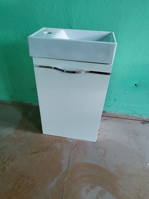 Szafka z umywalką mała