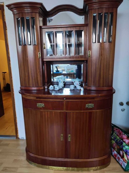 Przepiękny, elegancki barek, witryna