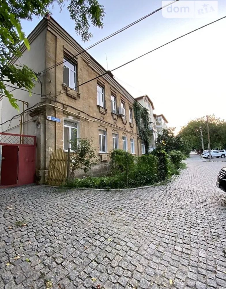 Продаж 2 кімнатної квартири в центрі міста+гараж,вул.Спаська