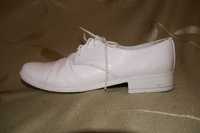 Eleganckie wizytowe skórzane białe buty komunijne 33 do alba garnitur