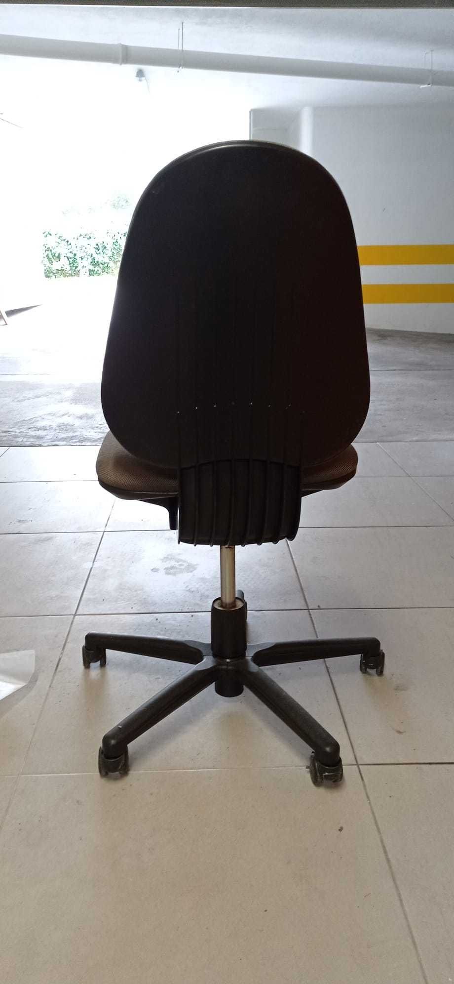 Mesa e Cadeira de escritório