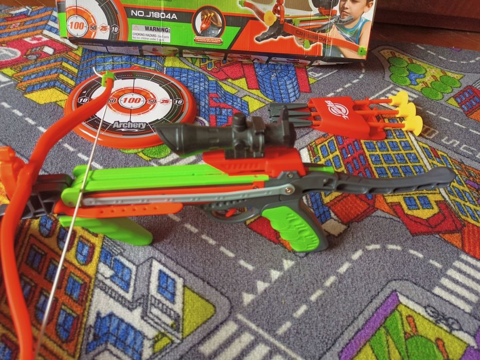 Арбалет лук с лазерным прицелом и мишенью