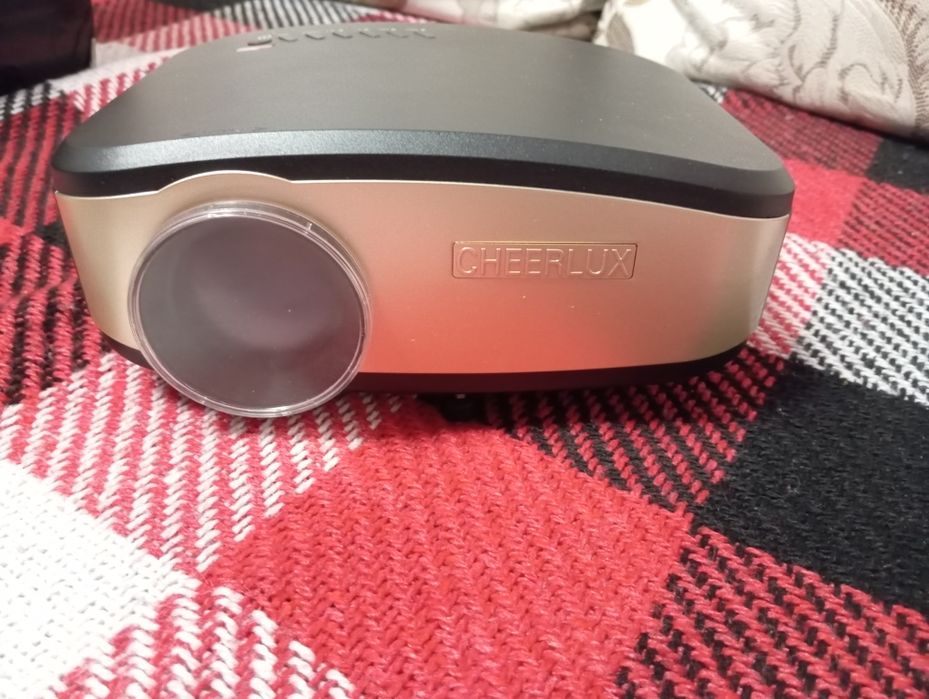 Проектор cheerlux mini projecteur