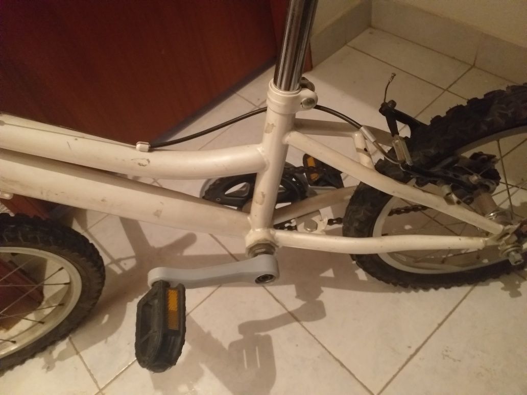 Bicicleta branca até 9 anos