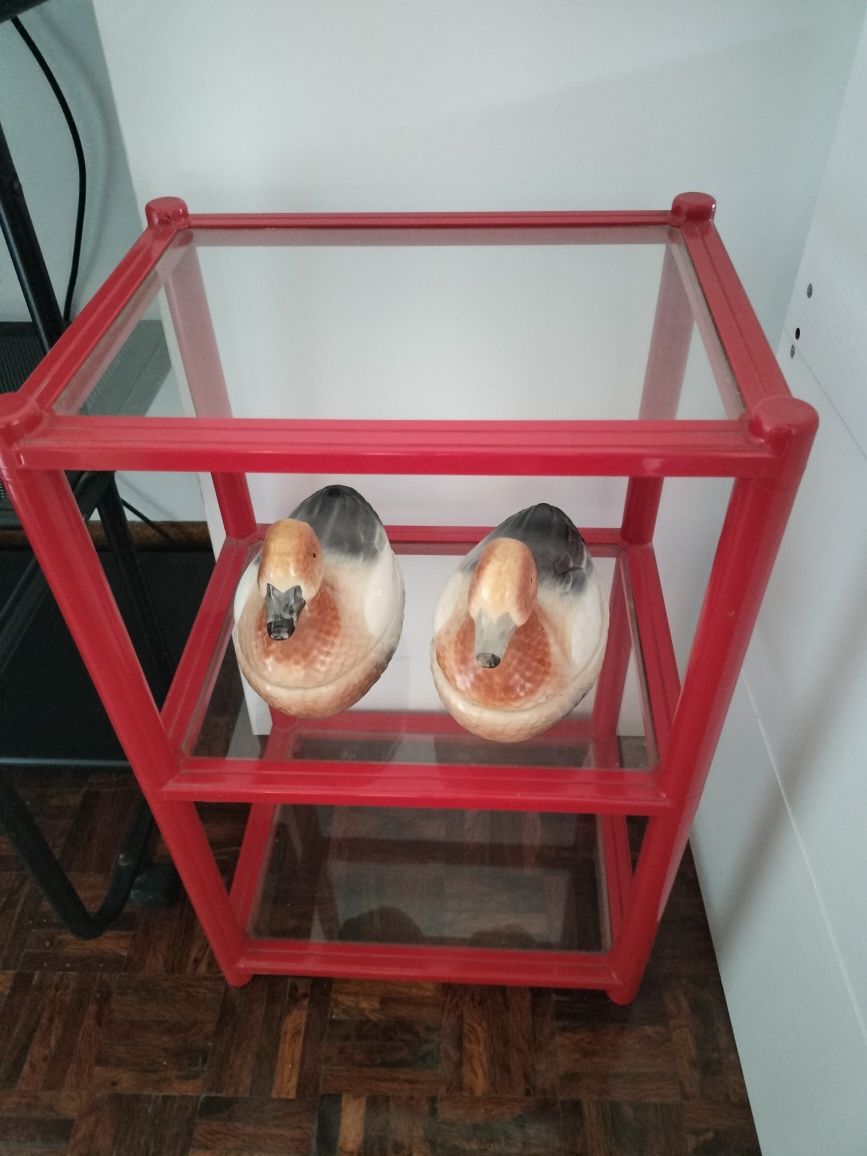 Estante de vidro vermelha
