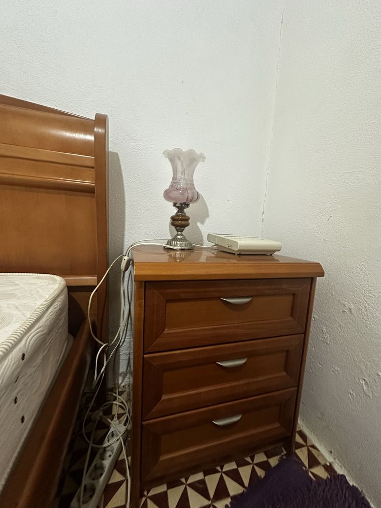 Conjunto de Cama Individual com mesa de cabeceira