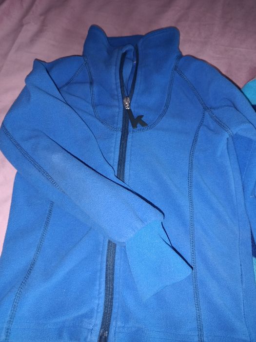 Dwie bluzy polarowe rozpinane chłopięce rozm. 116