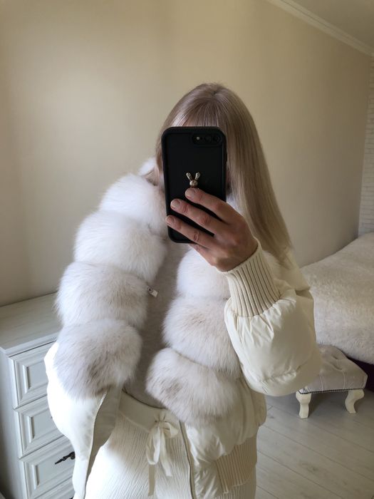 Пуховик,куртка,курточка з песцем.