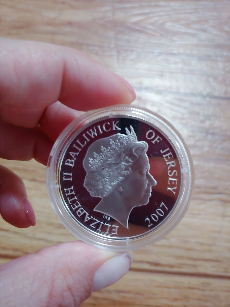 серебряная монета 5 фунтов 2007 год Джерси сертификат