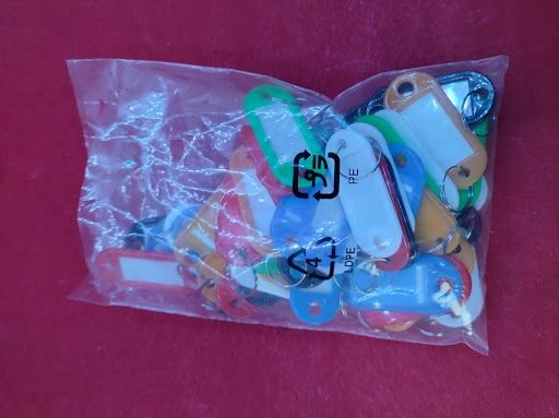 zestaw kasetka na klucze (klucz) amazonbasic czarna schludna i tagi