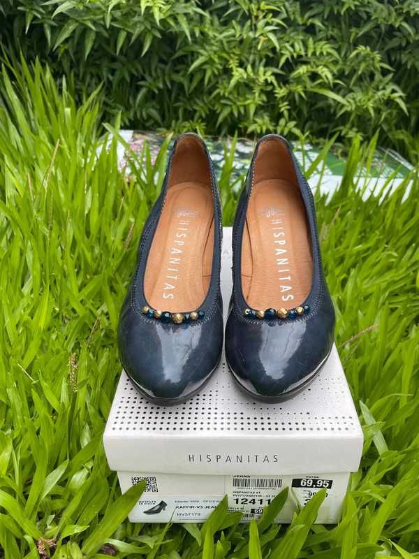 Sapatos Salto com Pedras Douradas
