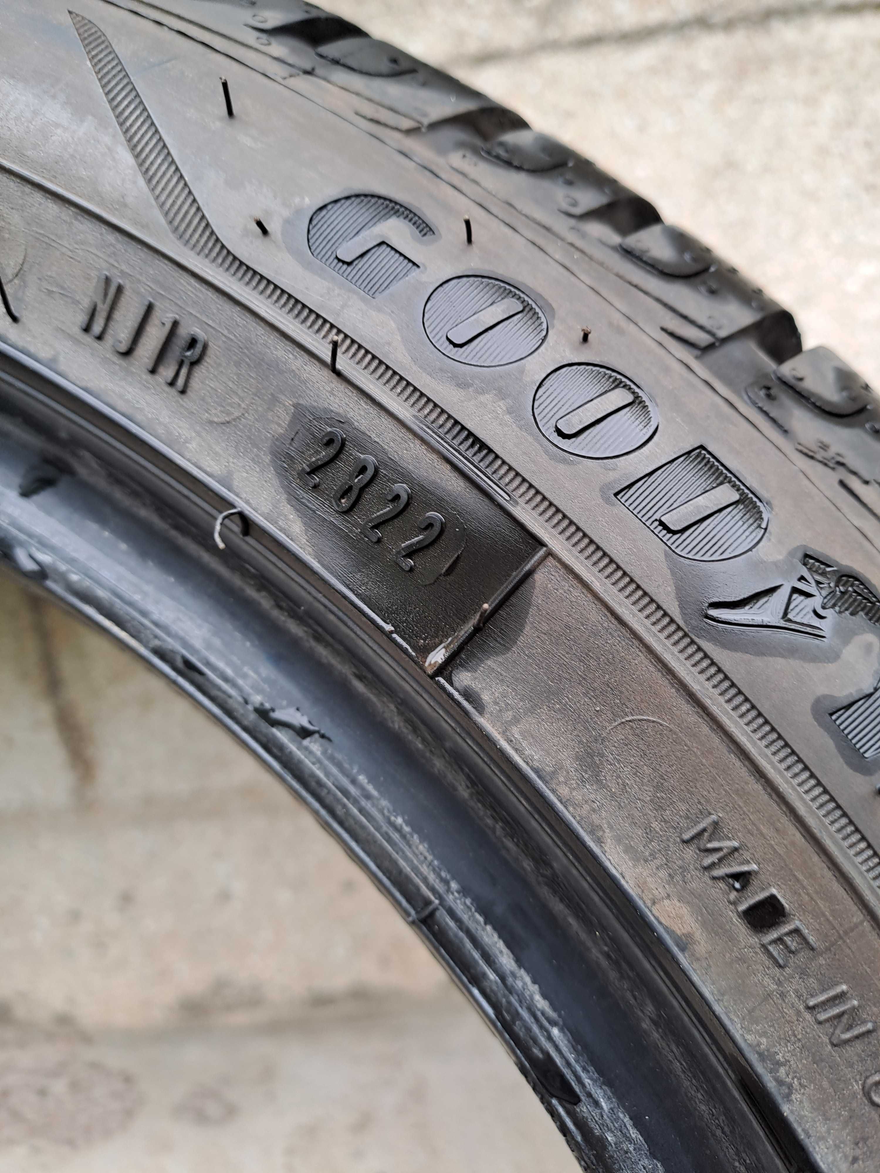 GoodYear Ultragrip Performance +  215 50 r17