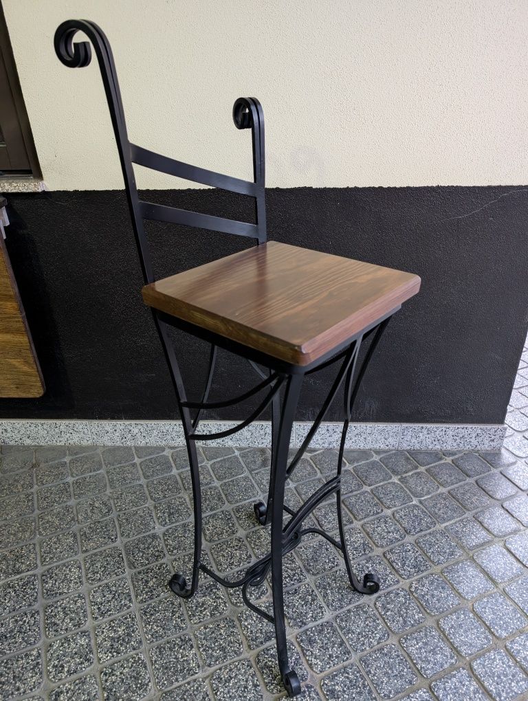 Bancos de bar em ferro