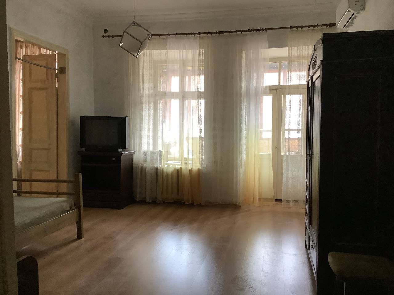 Ламінат б/у  25 м.кв.
