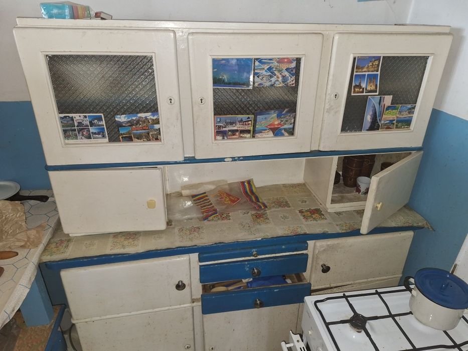 Zabytkowy kredens do odświeżenia