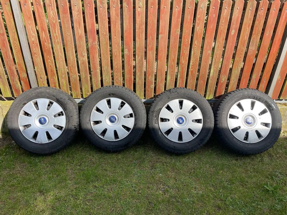 Koła zimowe z kołpakami FORD KUGA 235/60 R16 5x108