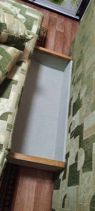 Продам розкладний двухспальний диван у відмінному стані диван