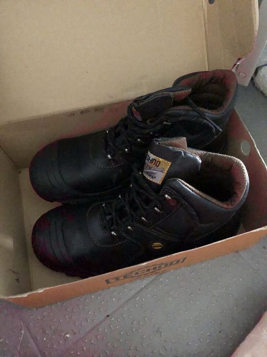 Botas novas cofra