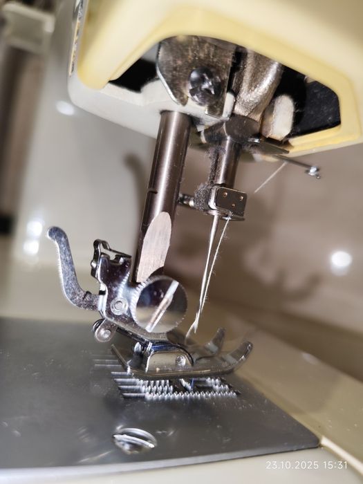 Швейна машина Lloyds Victoria Nähmaschine 653