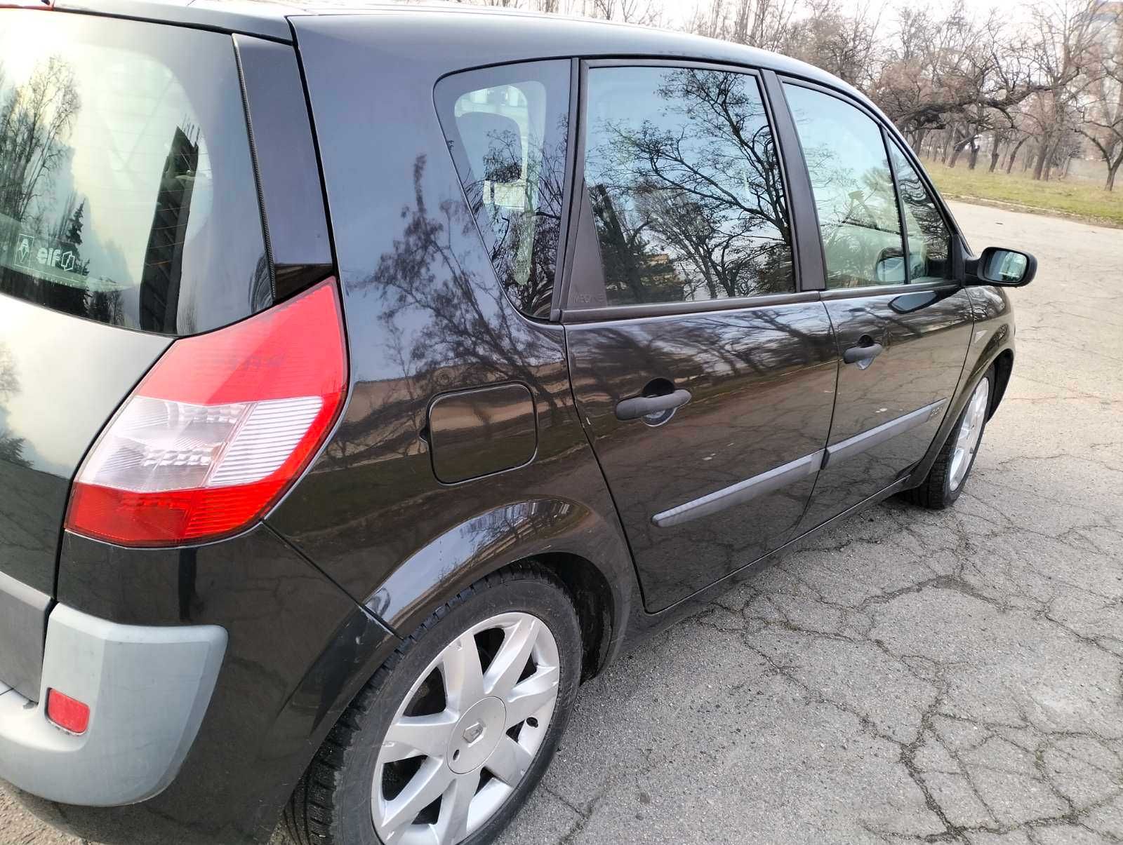 Продам Renault SCENIC 2004г. бензин